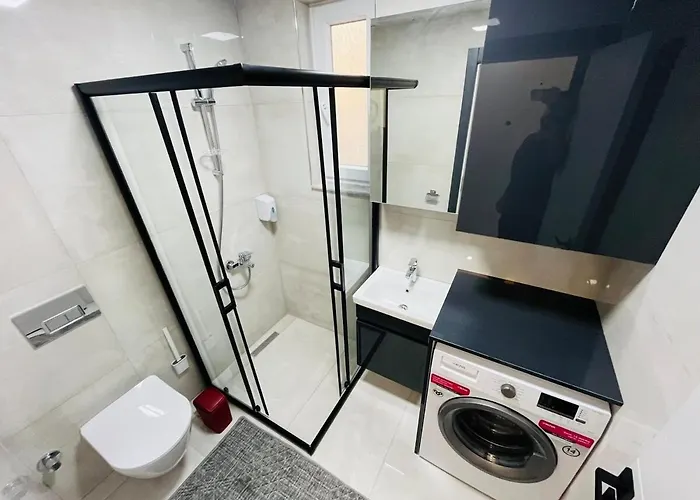 6 Centrally Located Spacious And Air Conditioned 1 1 Анталья