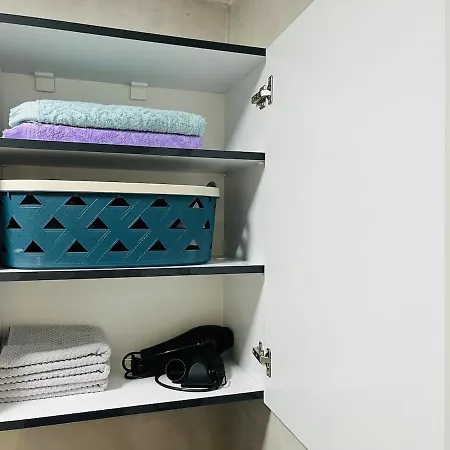 6 Centrally Located Spacious And Air Conditioned 1 1