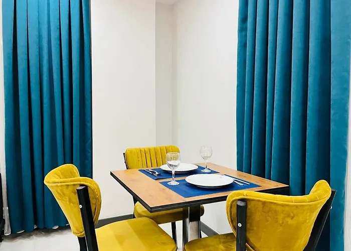 Апартаменты 6 Centrally Located Spacious And Air Conditioned 1 1