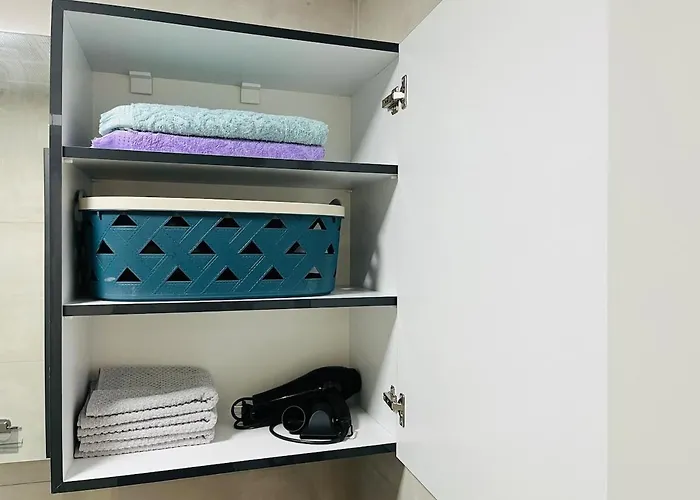 6 Centrally Located Spacious And Air Conditioned 1 1