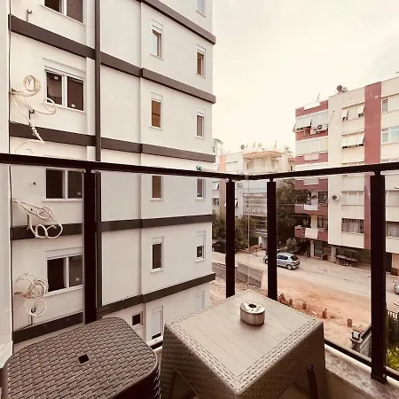 6 Centrally Located Spacious And Air Conditioned 1 1 Appartamento